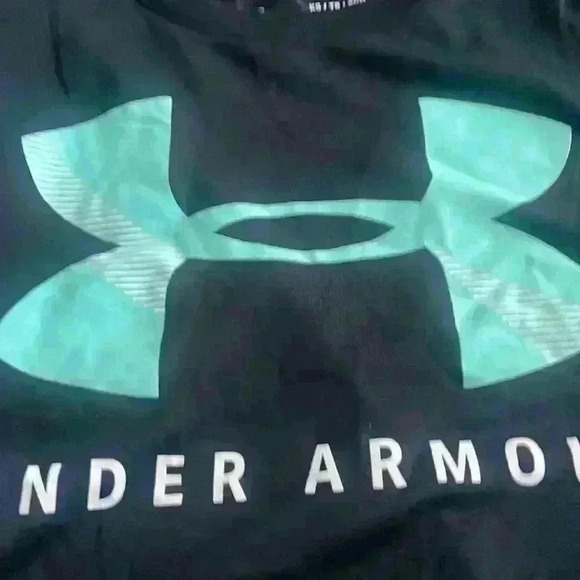 Under Armour Shirt - Picture 3 of 4